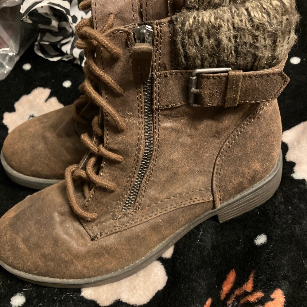 Winter lace up boots size 6 1/2